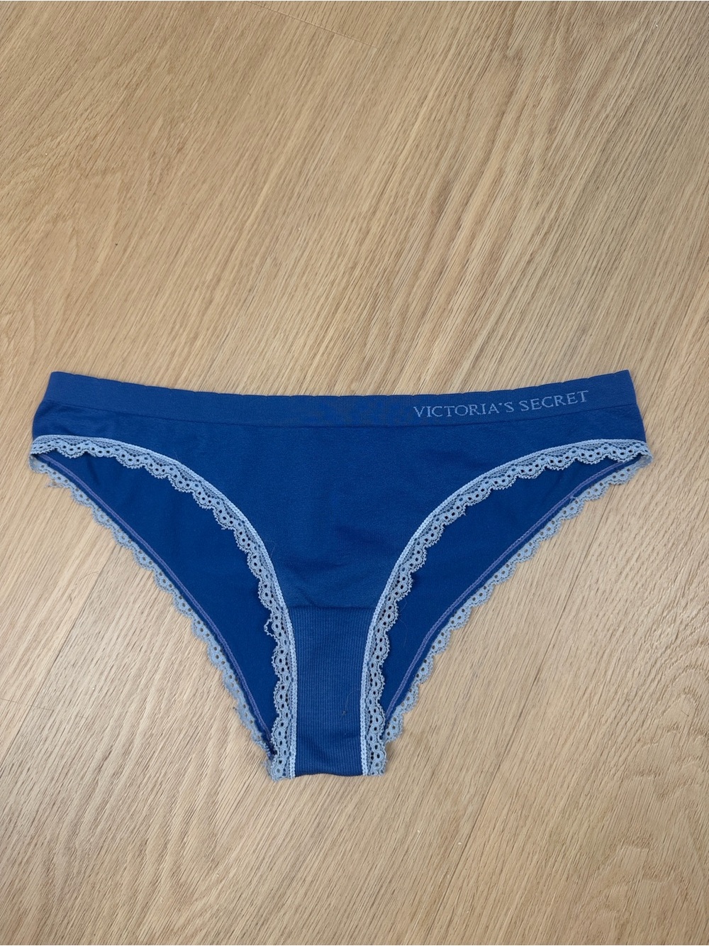 Victoria's Secret Lace-Trim Cheekini Panty M